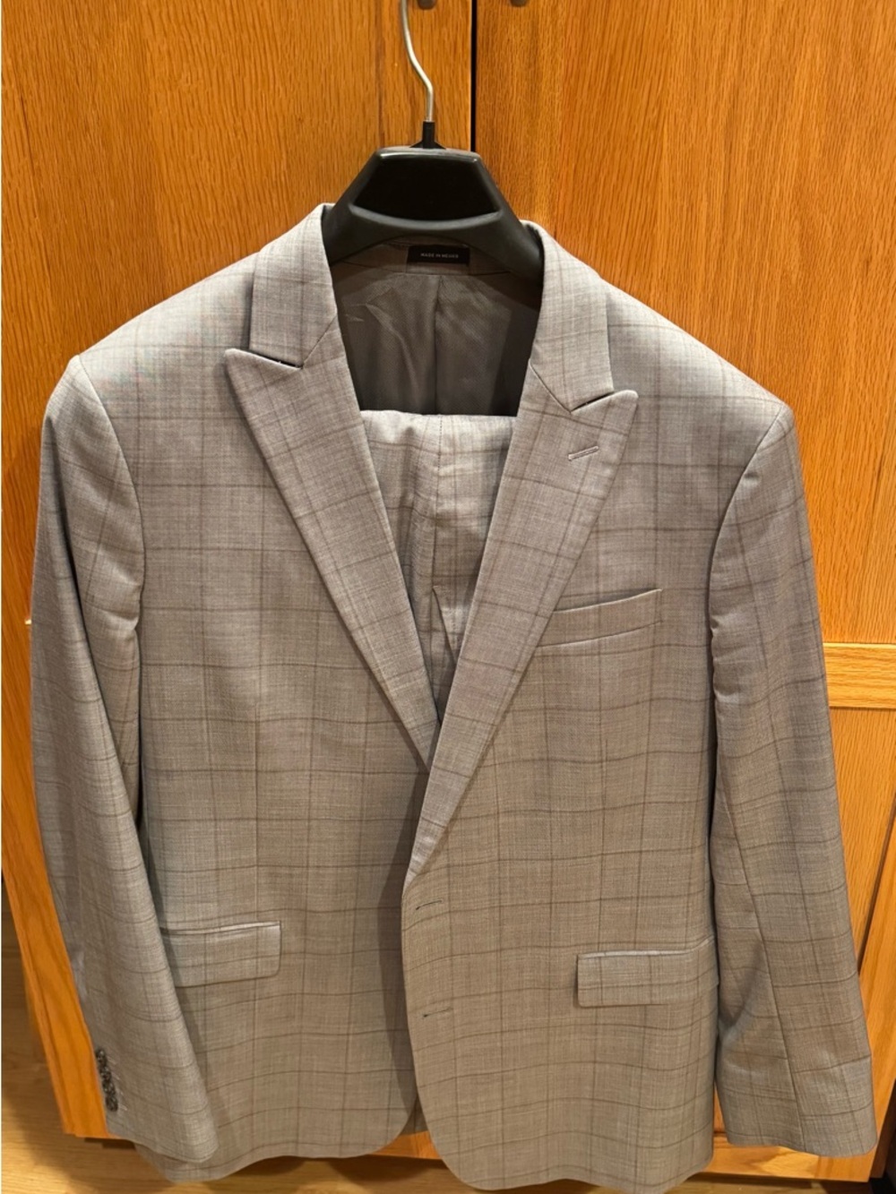 Stafford Light Gray Plaid Suit Jacket (46Long) and Pants (36Wx32L)